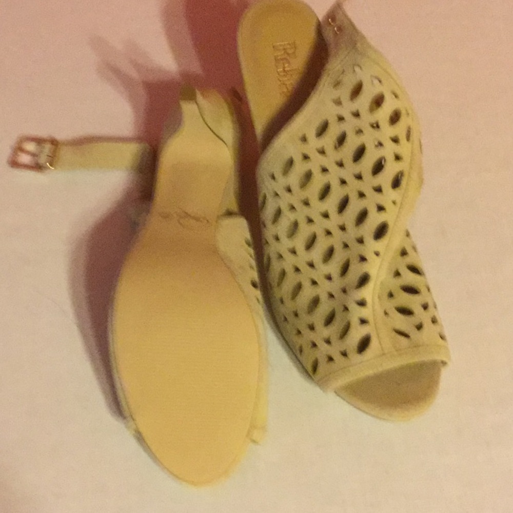 Reba Shoes - Picture 2 of 3
